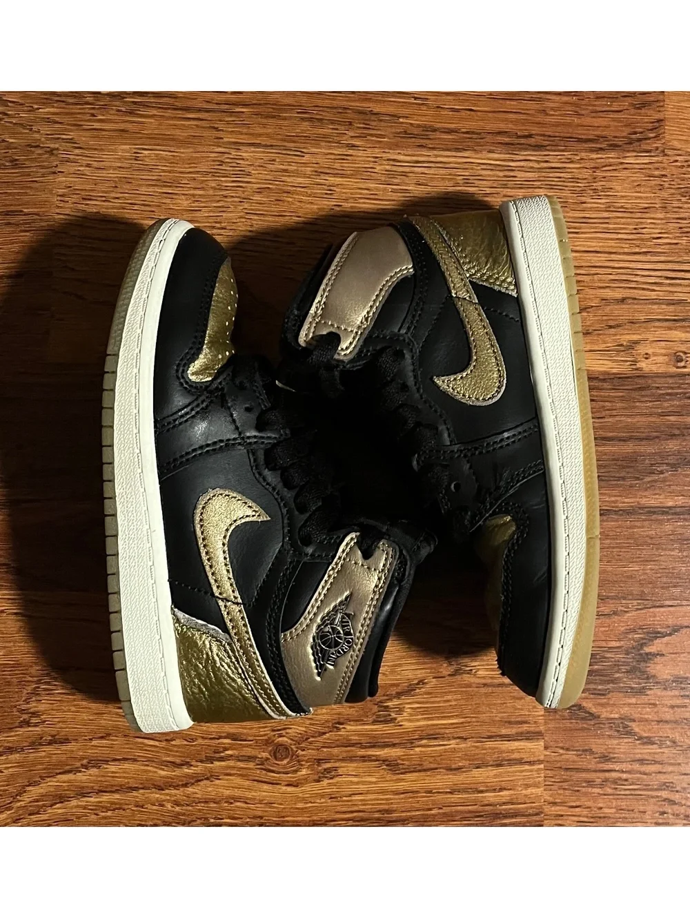 Jordan 1 Retro High OG Black Metallic Gold Size 11c